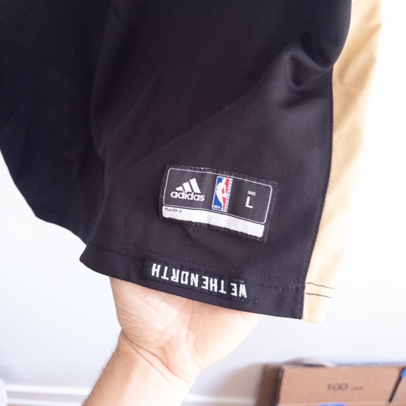 Vintage RAPTORS 10 DeROZAN Adidas Jersey NBA Basketball Large black gold - Picture 2 of 7